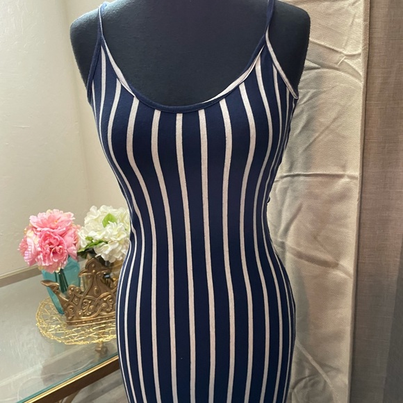 Backless Maxi Dress - Picture 2 of 4